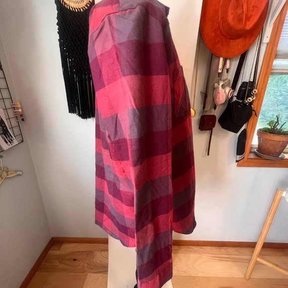 Under Armour Shirt - Picture 3 of 7